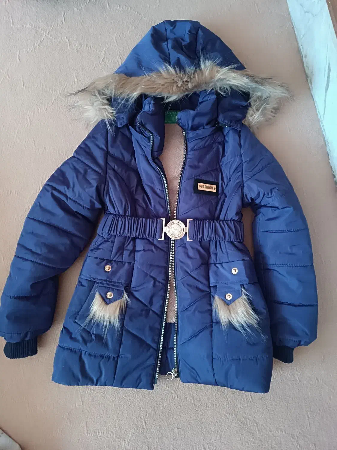 کاپشن|لباس|قائن, |دیوار