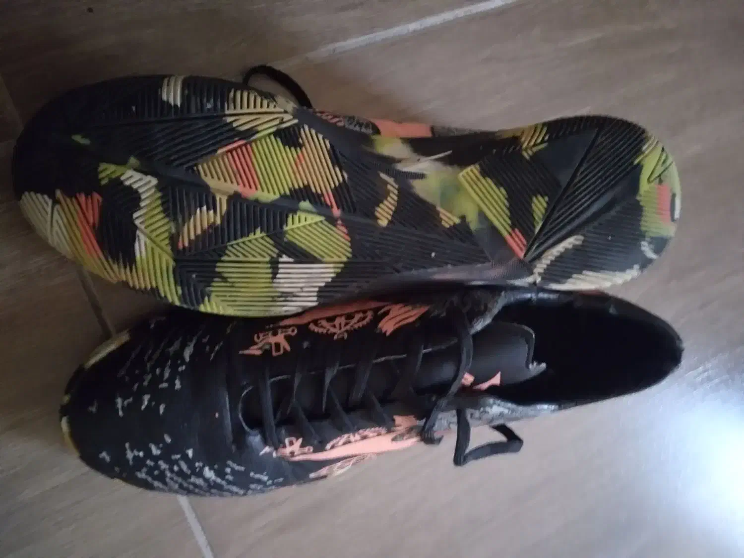 کفش فوتسال و چمن مصنوعی|تجهیزات ورزشی|سقز, |دیوار