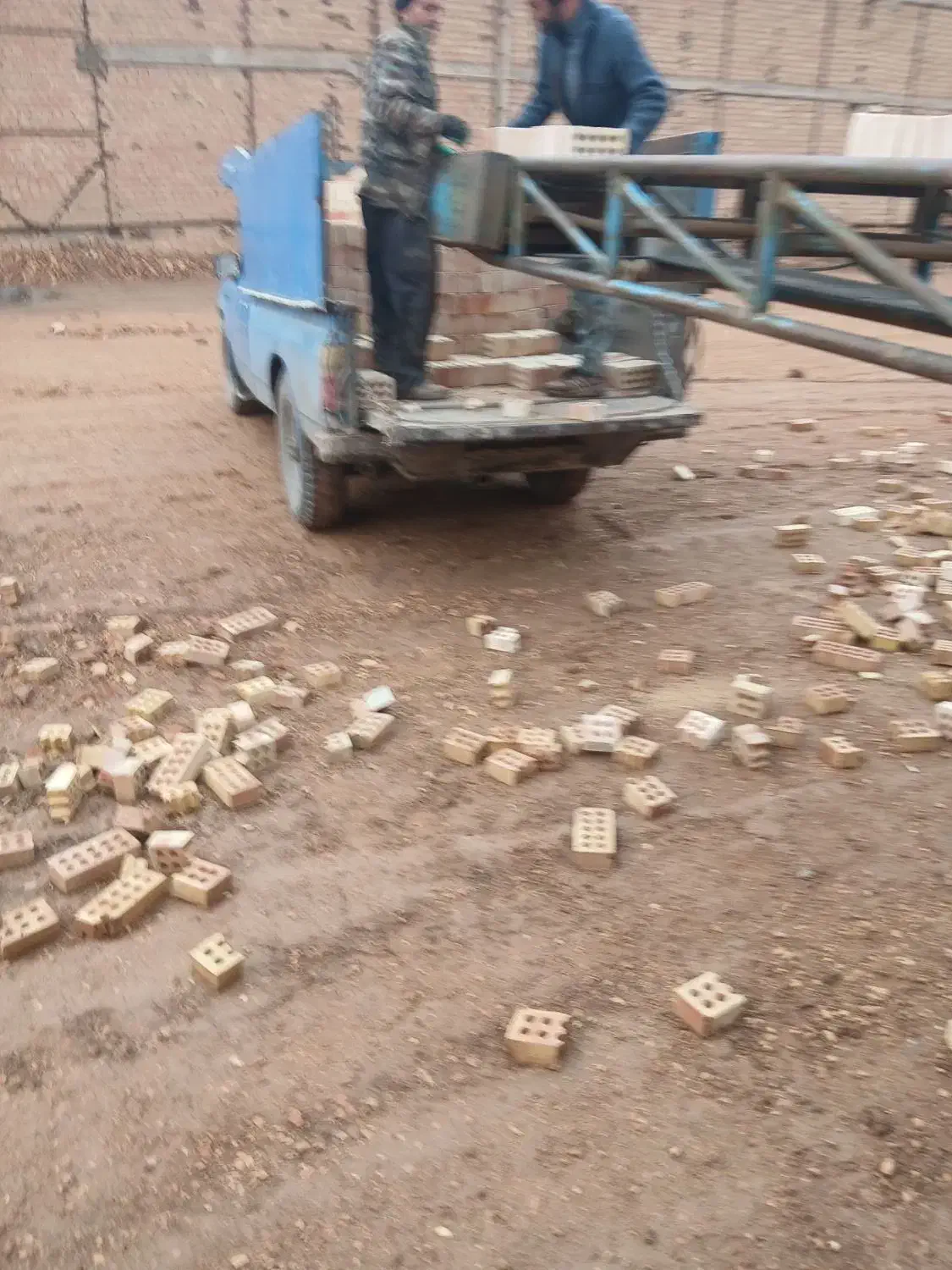 ماسه نخاله شن پوکه سنگ پی|خدمات حمل و نقل|تبریز, |دیوار