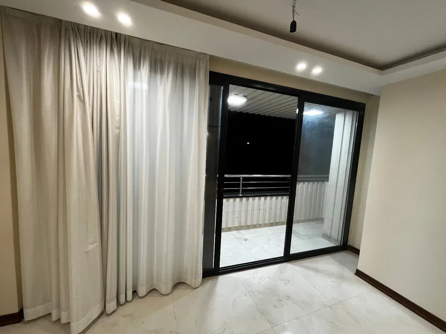 آپارتمان 80متری یکخواب نوساز خ محتشم کاشانی|اجارهٔ آپارتمان|اصفهان, باغ دریاچه|دیوار