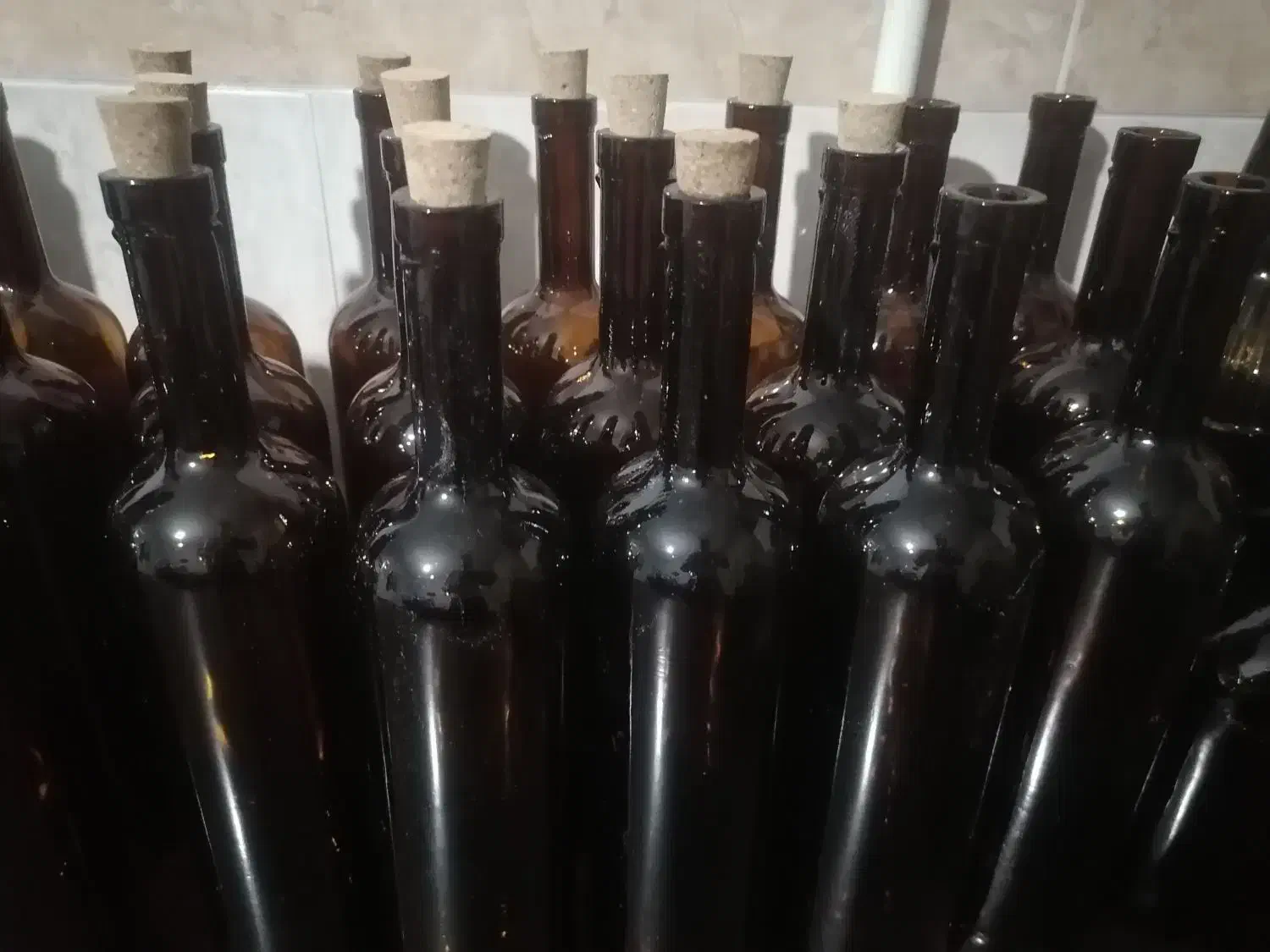 بطری شیشه ای با چوب پنبه|ظروف نگهدارنده، پلاستیکی، یک‌بارمصرف|قم, نخودی|دیوار