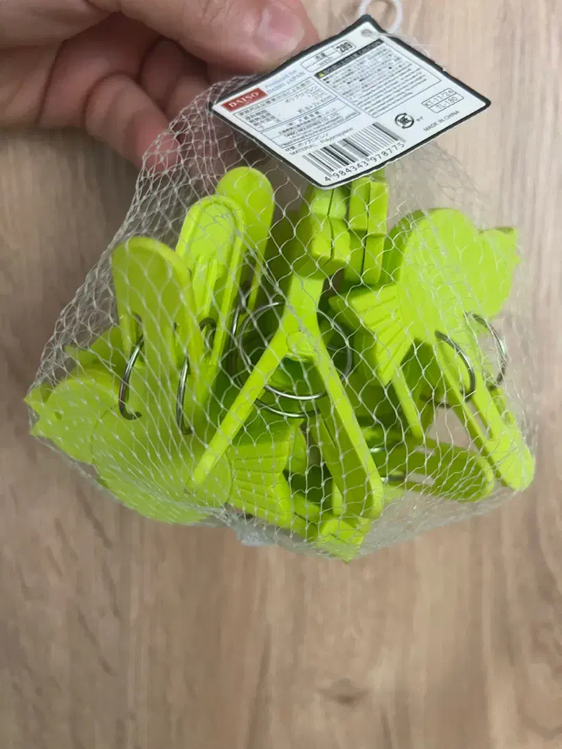 گیره لباس|بندرخت و رختآویز|شیراز, دینکان|دیوار