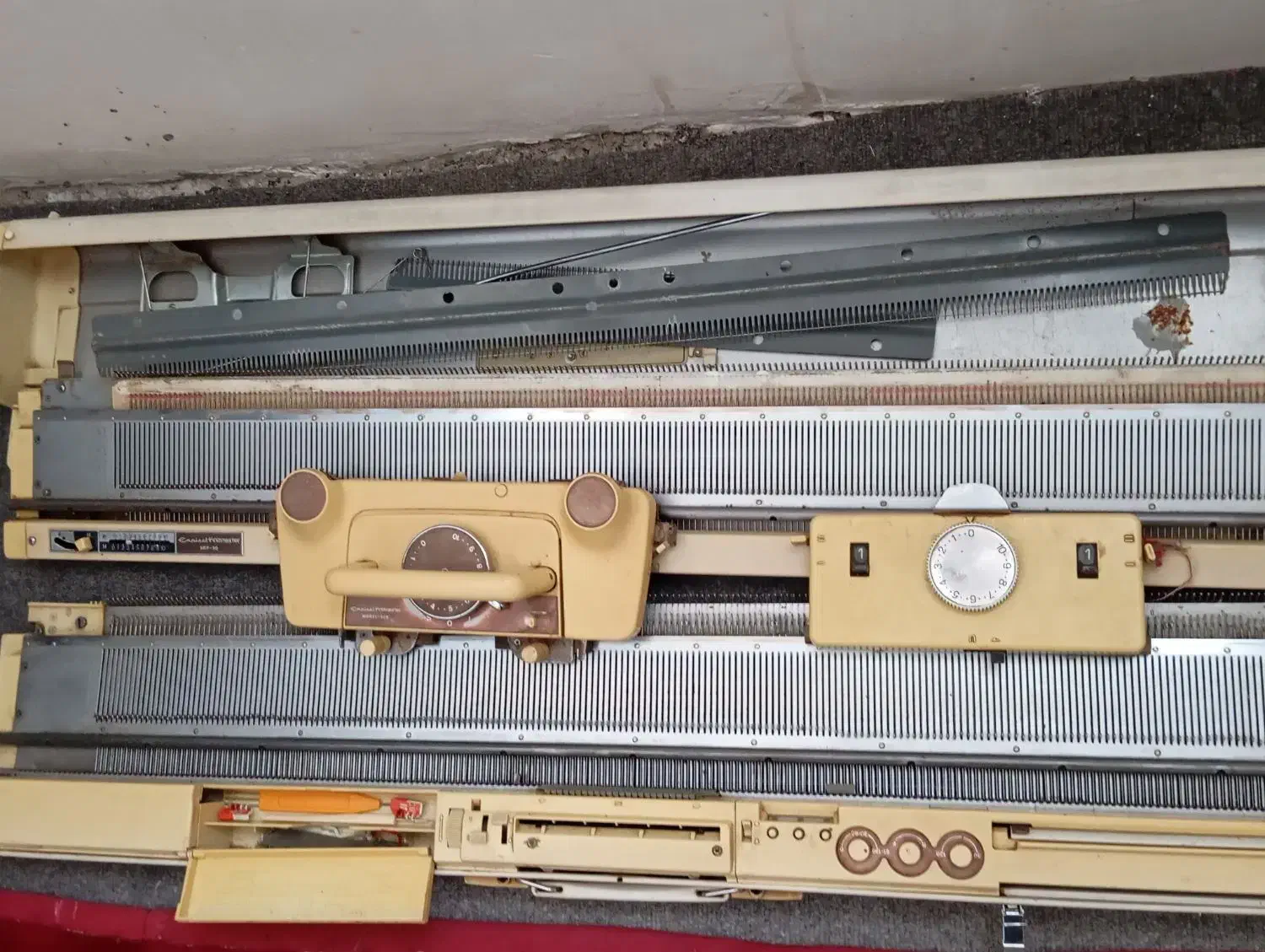 چرخ بافتنی|لوازم خیاطی و بافتنی|سرایان, |دیوار