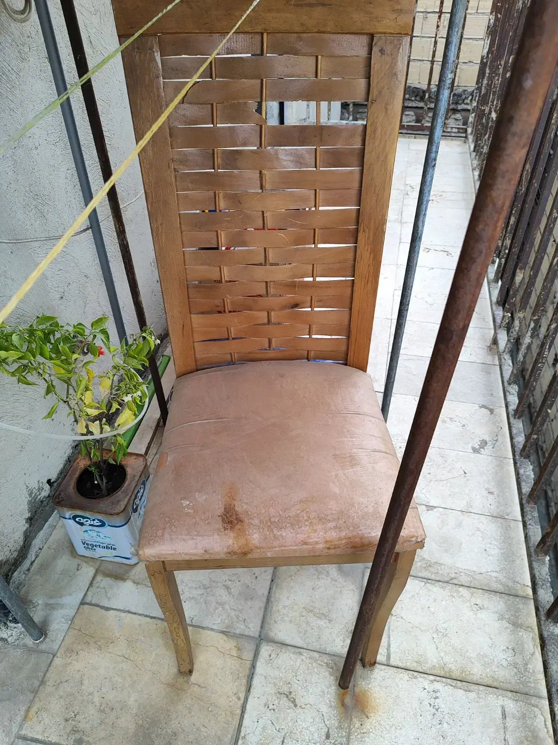 صندلی چوبی|میز و صندلی غذاخوری|بومهن, |دیوار