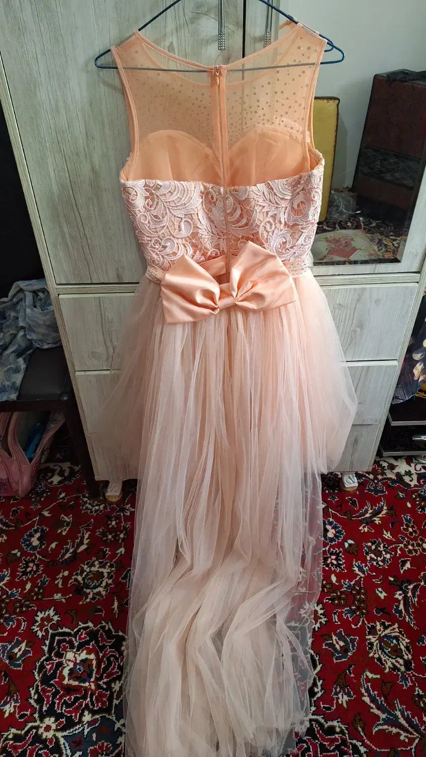 پیراهن مجلسی|لباس|سلماس, |دیوار