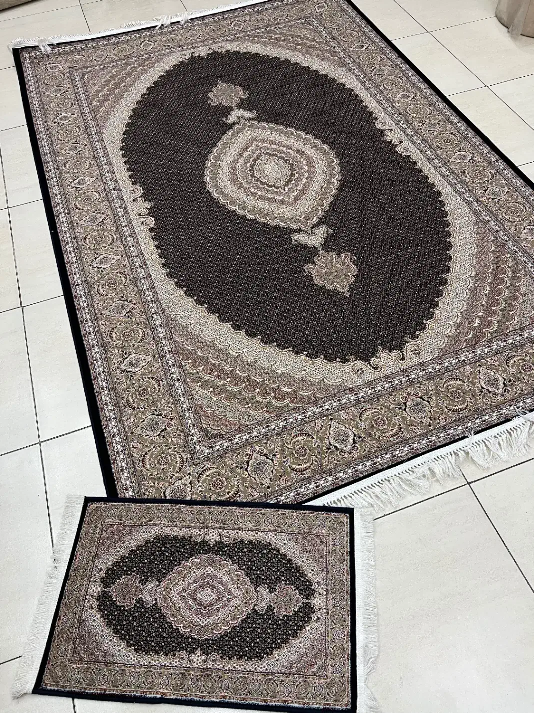 فرش ماهی ۹ متر ( ۷۰۰ و ۱۰۰۰ و‌۱۲۰۰)|فرش|تبریز, |دیوار