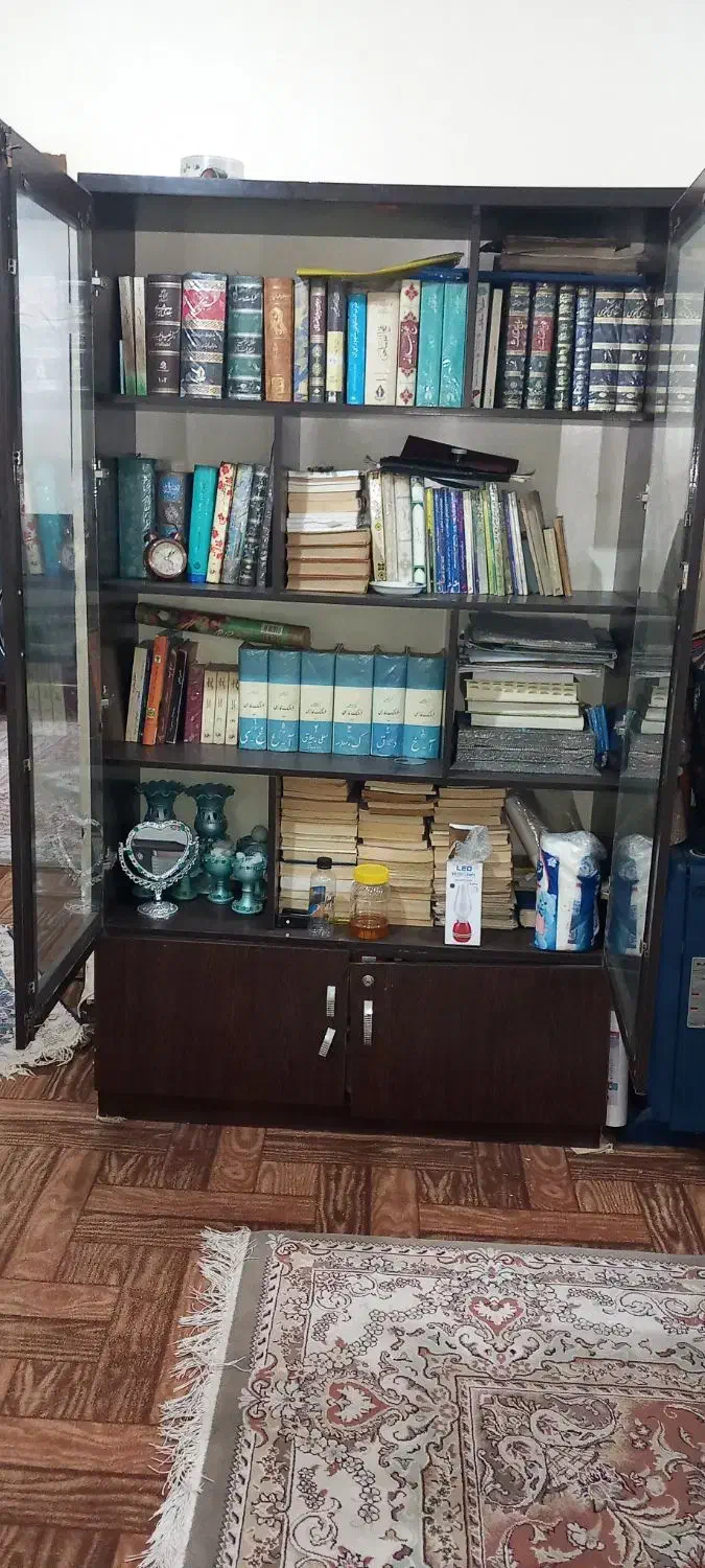 فروش کتابخانه شیشه دار|کتابخانه، شلف، قفسه‌های دیواری|اهواز, فاز ۱ پادادشهر|دیوار