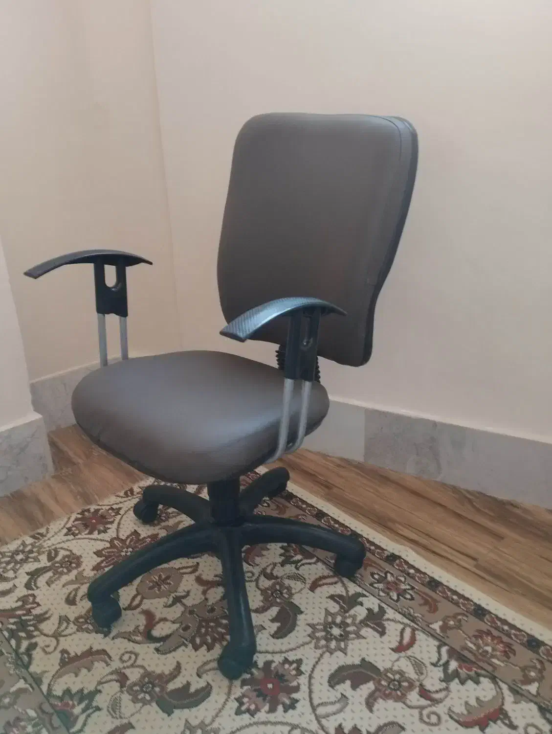 صندلی|صندلی و نیمکت|تربت‌حیدریه, بهزیستی|دیوار