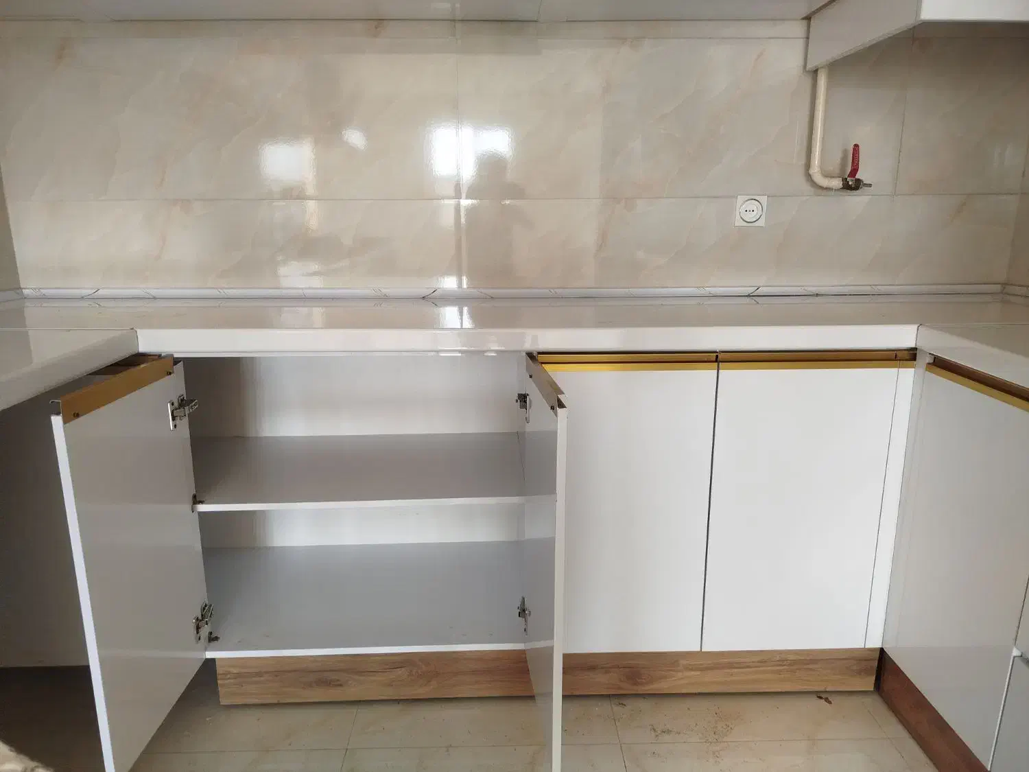 ساخت کابینت و کمد دیواری ب قیمت تولیدی|مصالح و تجهیزات ساختمان|بیجار, |دیوار