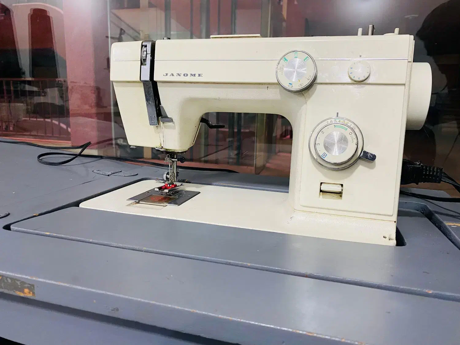 چرخیاطی ژانومه 808|چرخ خیاطی و ریسندگی|بومهن, |دیوار