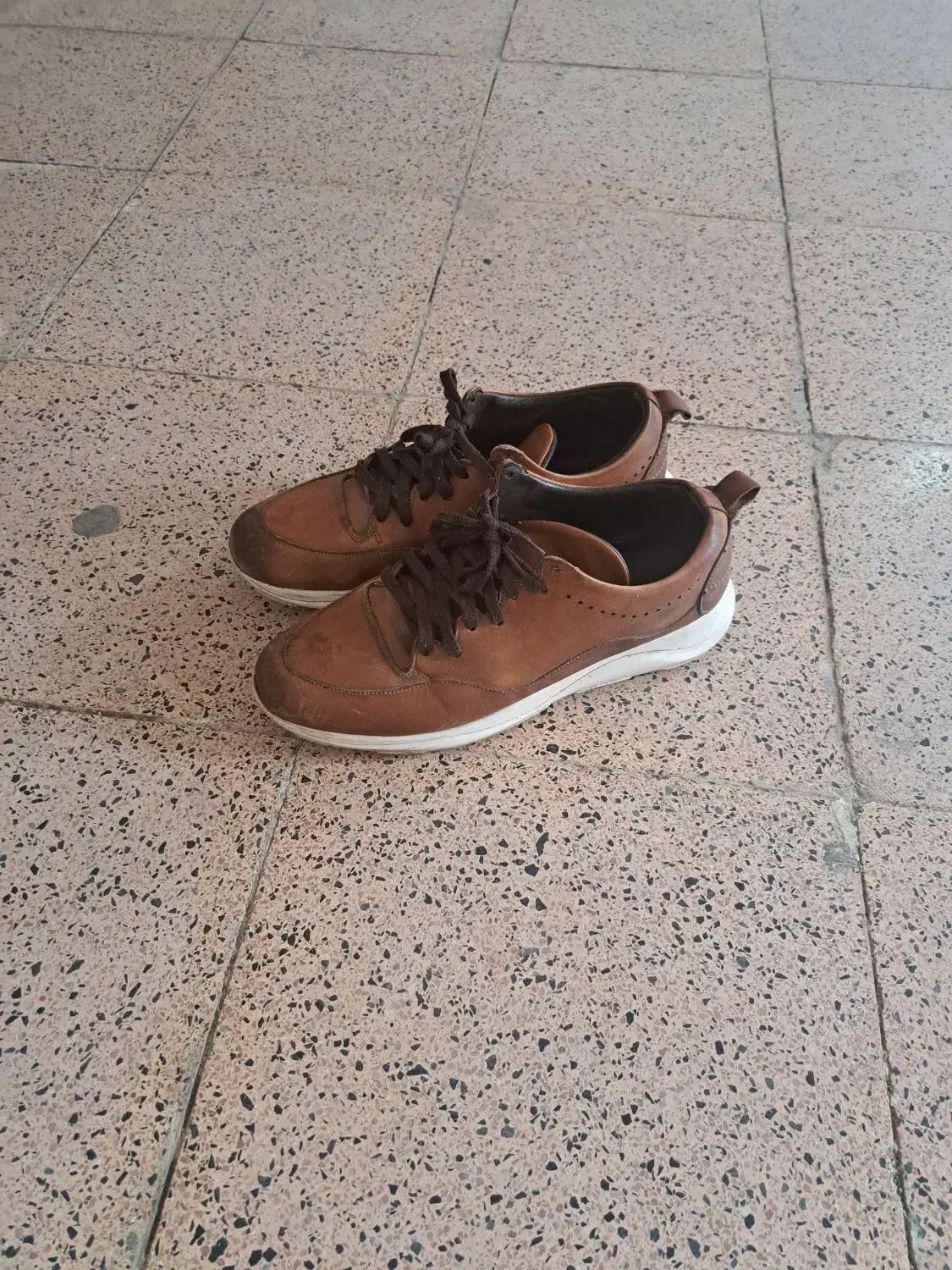 یک جفت کتانی|کیف، کفش، کمربند|اردبیل, |دیوار