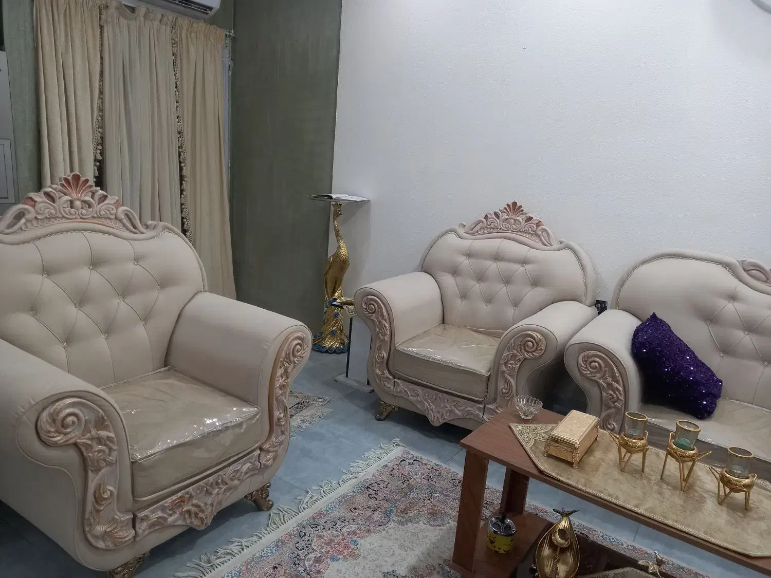 مبل ۷ نفره کرم رنگ در حد نو|مبلمان خانگی و میز عسلی|شاهین‌شهر, شهرک گلدیس|دیوار