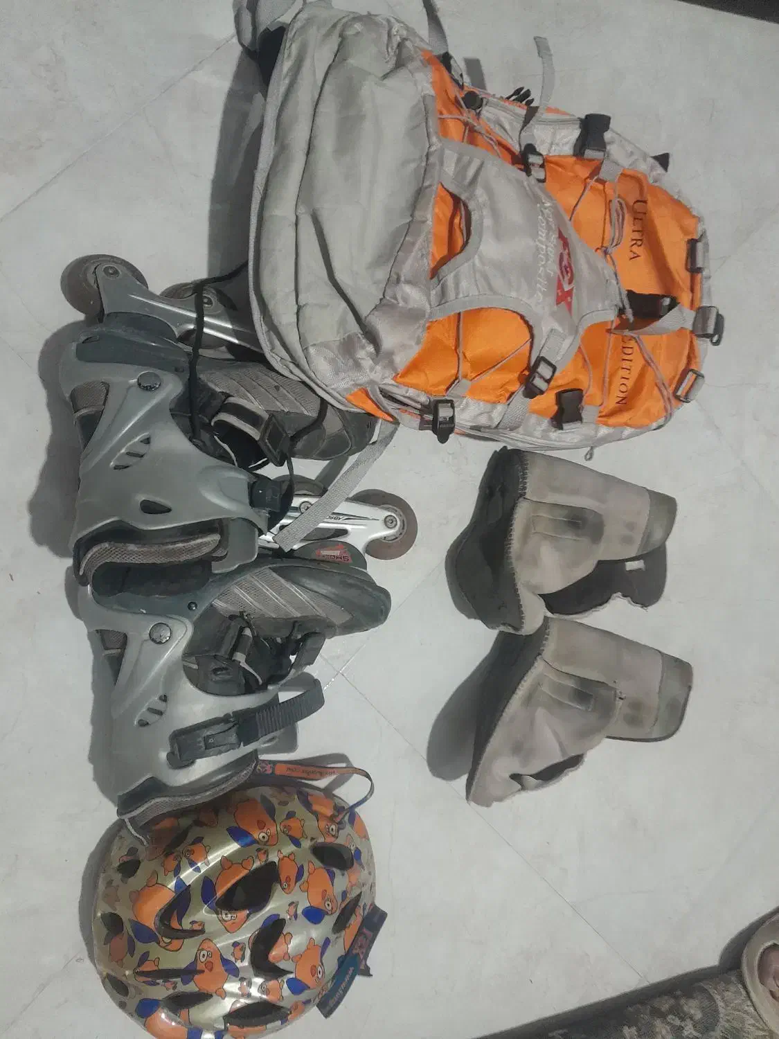 اسکیت خارجی به همراه کلاه ایمنی و کیف|دوچرخه، اسکیت، اسکوتر|نیشابور, شهرک ولیعصر|دیوار