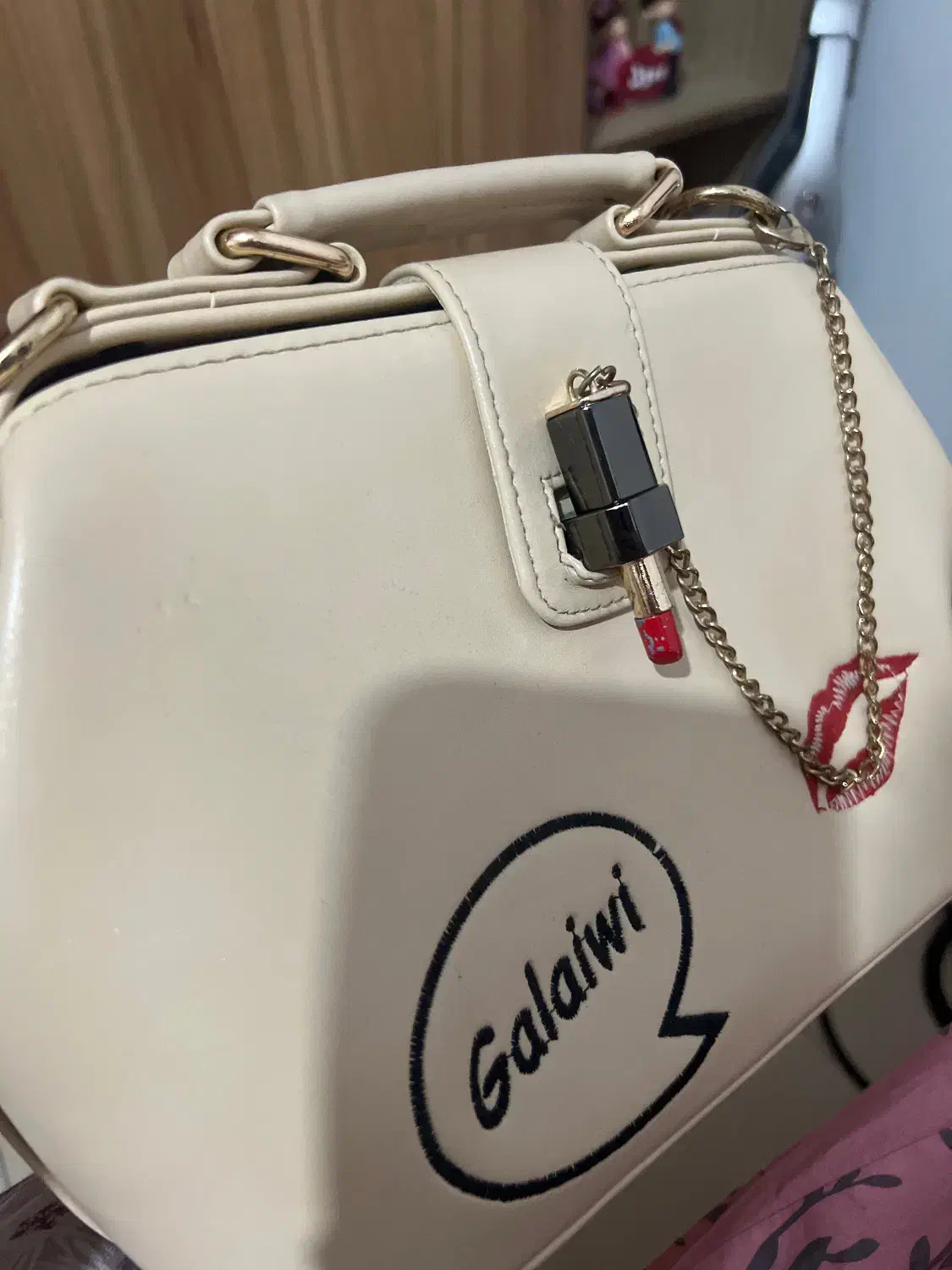 کیف مجلسی|کیف، کفش، کمربند|قم, هنرستان|دیوار