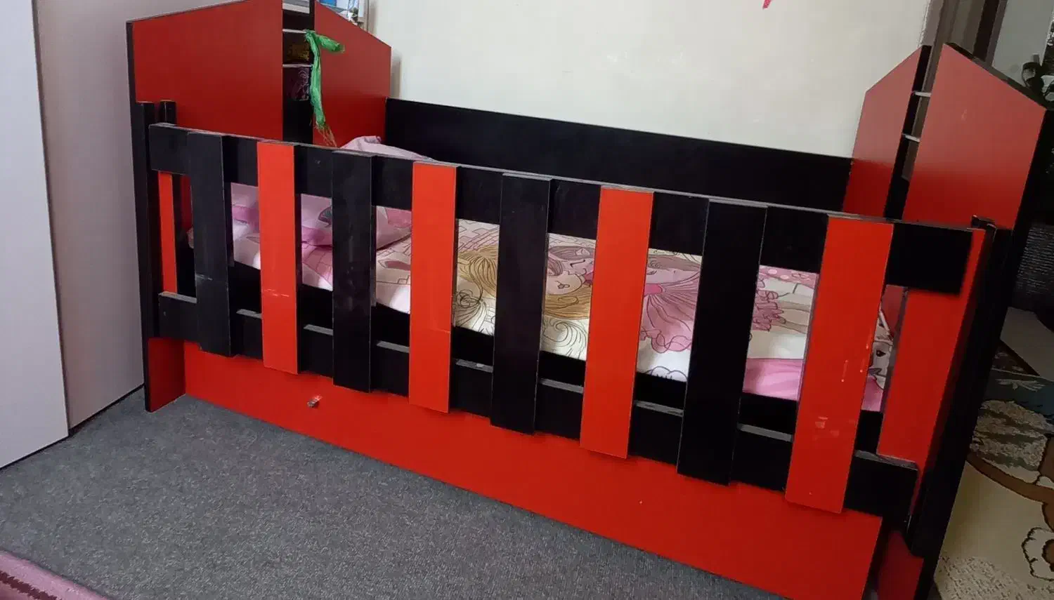 سلام تخت کاملا سالم|تشک تختخواب|اشتهارد, |دیوار