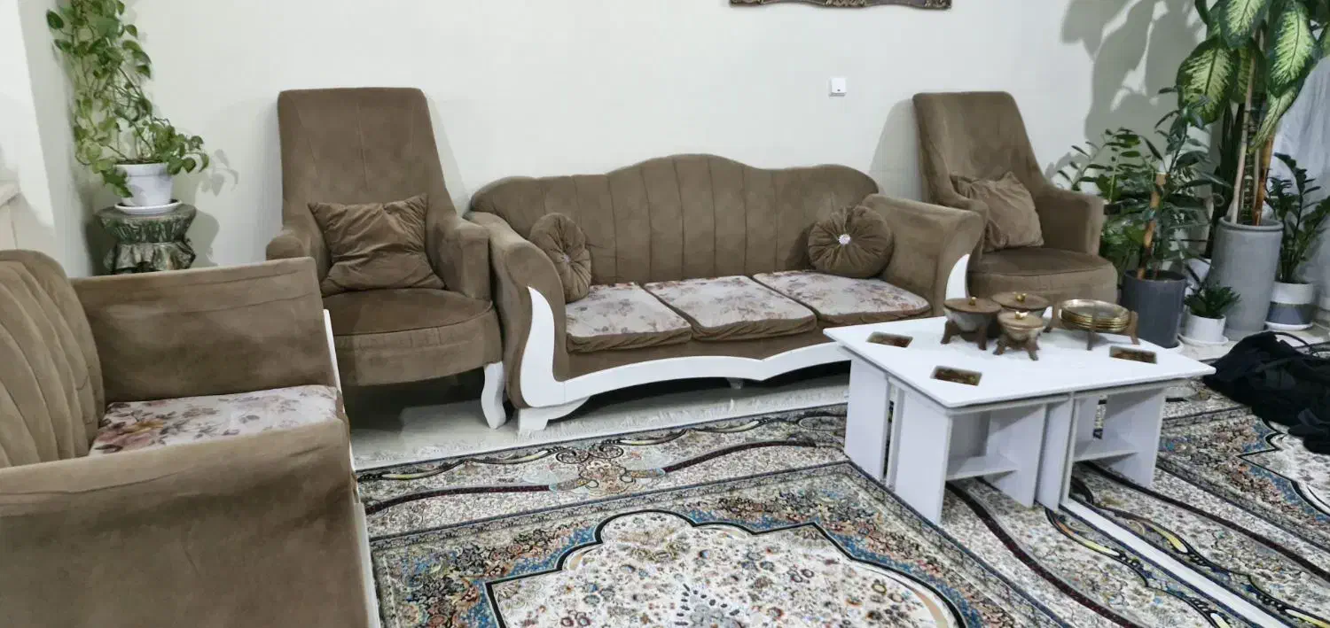 مبل ۷ نفره و میزنهار خوری۴ نفره|مبلمان خانگی و میز عسلی|تهران, آرارات|دیوار