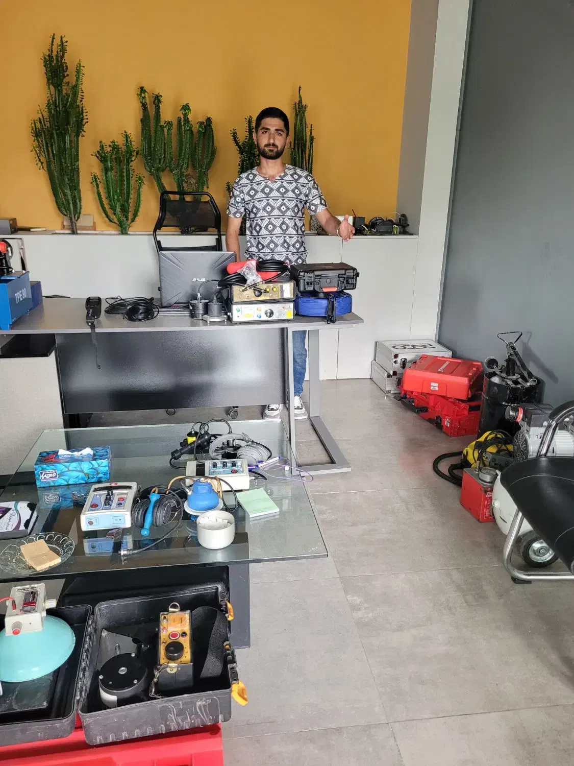 نشت یابی نشتیابی نشتی لوله آب نم و رطوبت|خدمات پیشه و مهارت|تالش, هشتپر|دیوار