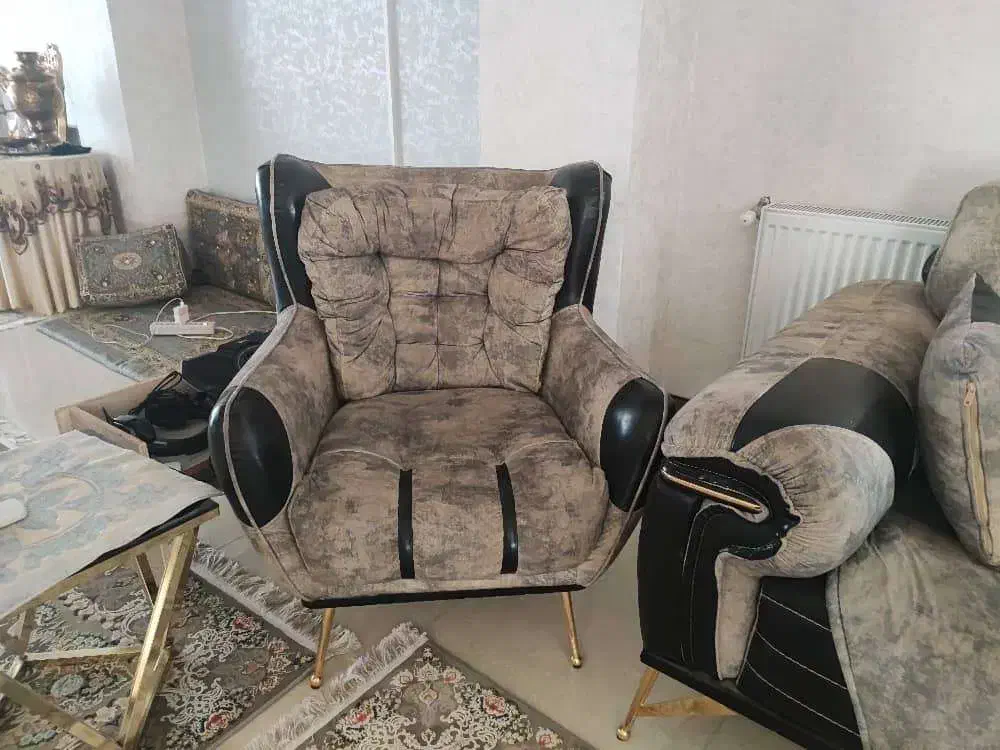 دو دست مبل 9 نفره و 10 نفره|مبلمان خانگی و میز عسلی|هشتگرد, هشتگرد قدیم|دیوار