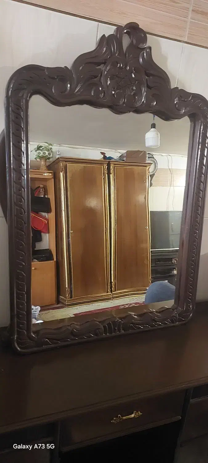 میز آرایشی با آینه سالم و تمیز|تخت و سرویس خواب|خمینی‌شهر, |دیوار