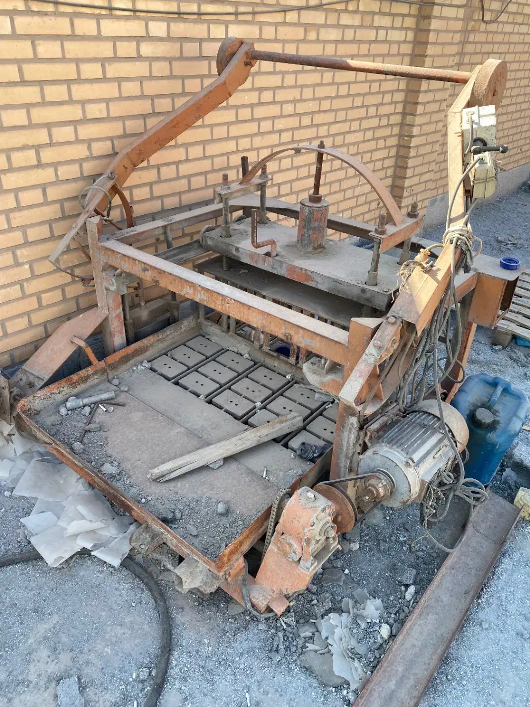 دستگاه بلوک،قالب،میکسر،همزن،بتونیر|ماشینآلات صنعتی|گرمسار, |دیوار