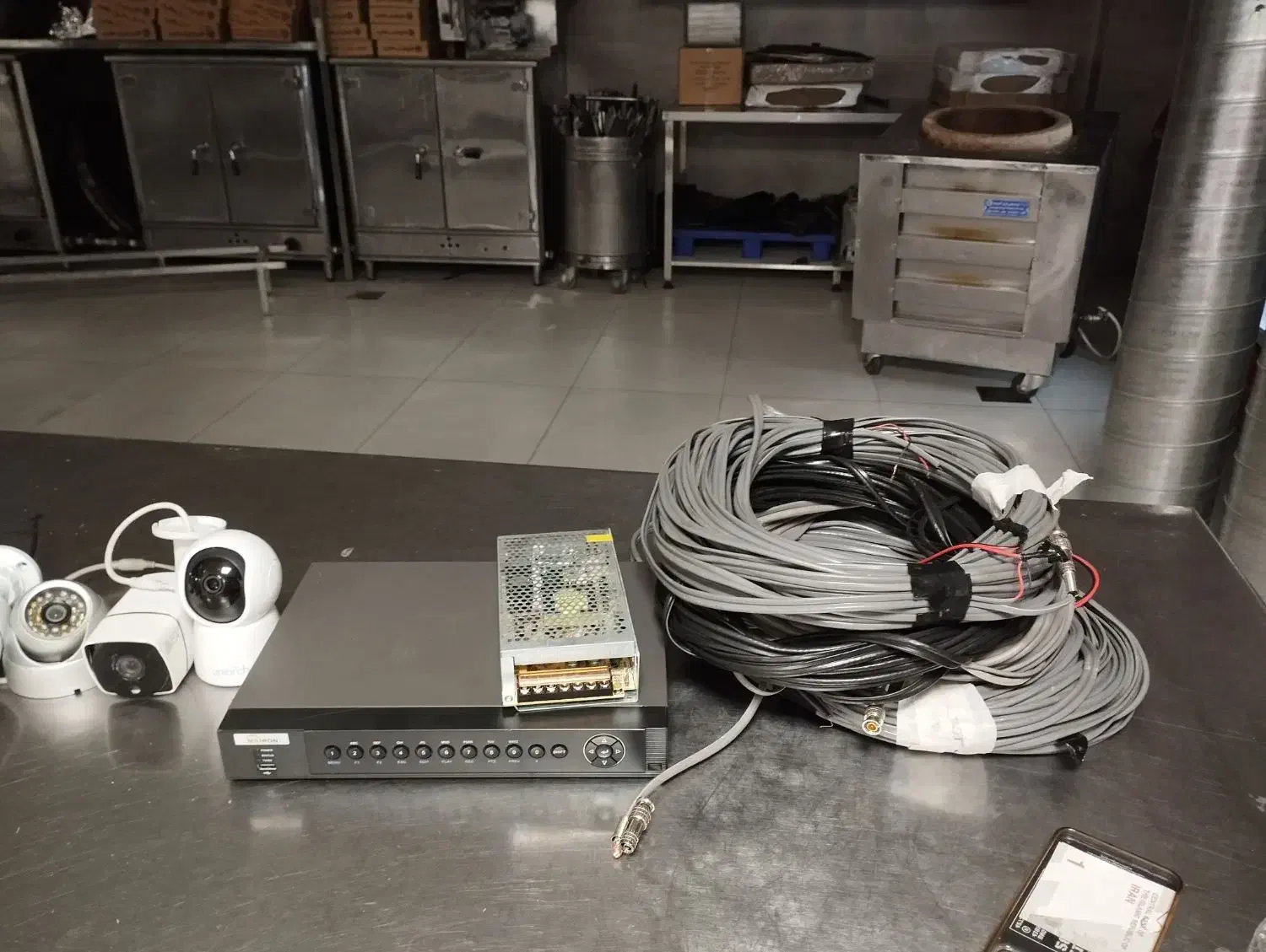 دوربین مداربسته|دوربین مداربسته|تهران, نیروی هوایی (پیروزی)|دیوار