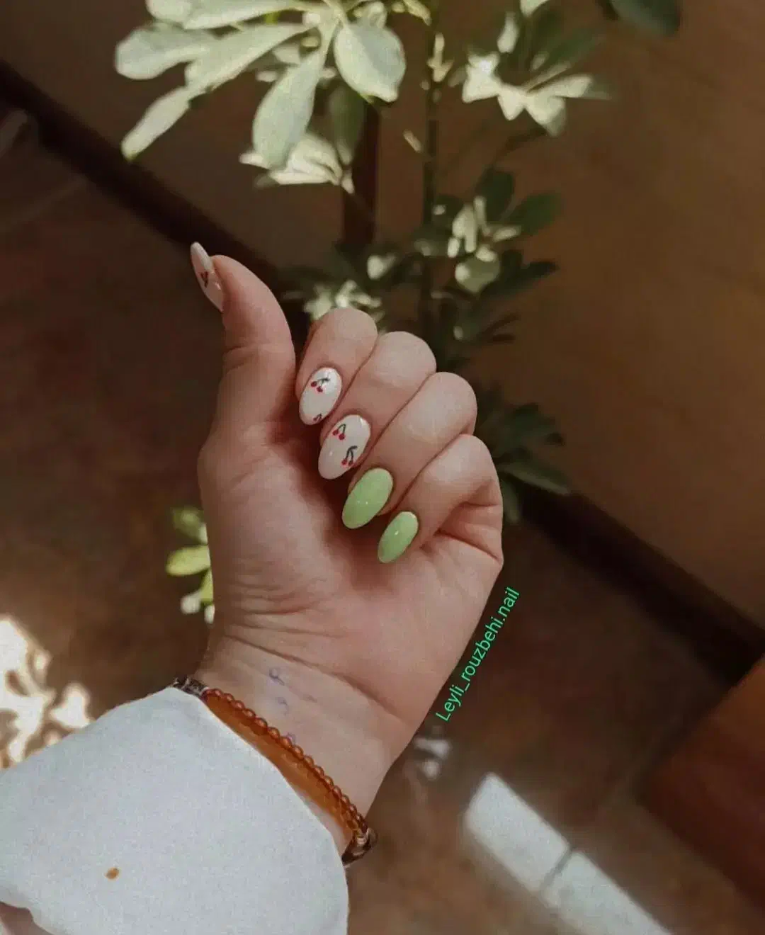 سالن زیبایی لی لی|خدمات آرایشگری و زیبایی|زرندیه, |دیوار