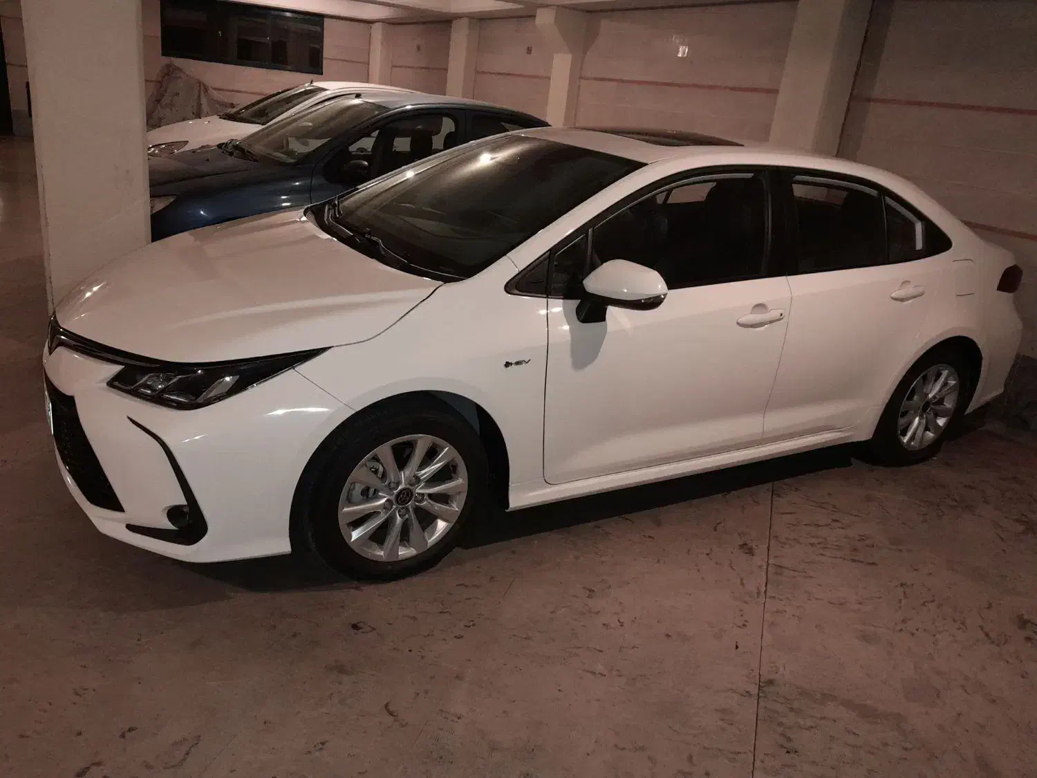 تویوتا کرولا الیت ۱۸۰۰ داخل چرم|خودرو سواری و وانت|تهران, اقدسیه|دیوار