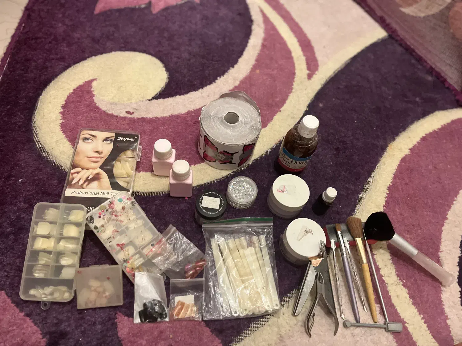 تعدادی وسایل کاشت ناخن به فروش میرسد|آرایشی، بهداشتی، درمانی|اصفهان, آبشار|دیوار