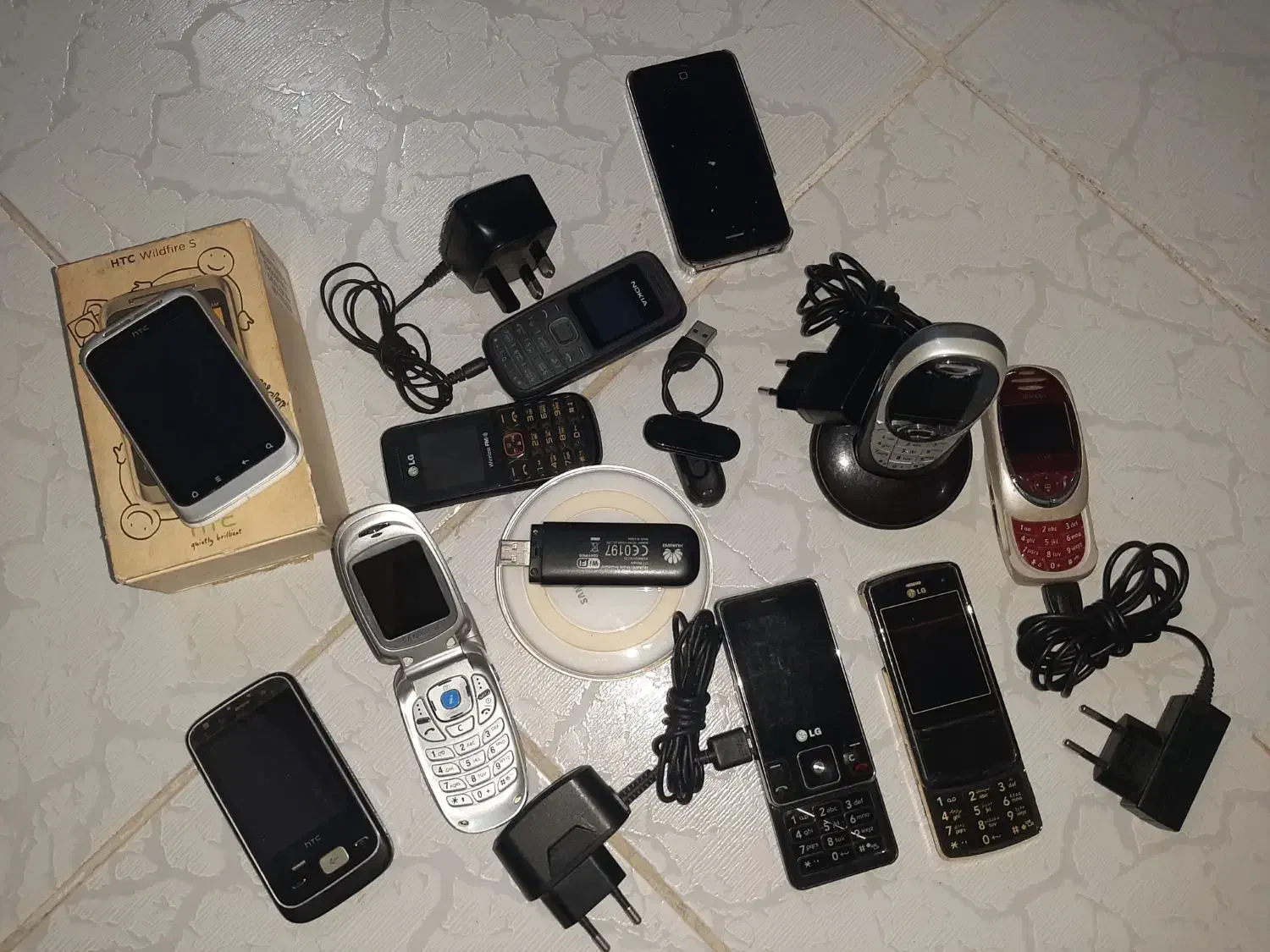 انواع گوشی ساده واچ تی سی|موبایل|پارس‌آباد, |دیوار