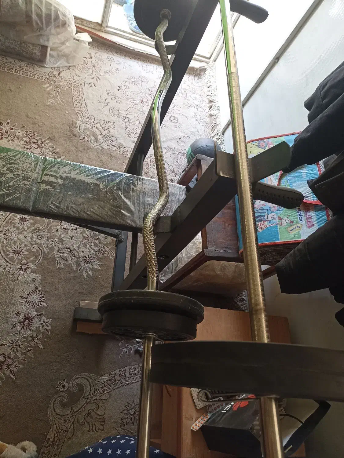 میز پرس همراه دو عدد هالتر و کلی وزنه|تجهیزات ورزشی|مشهد, هدایت|دیوار