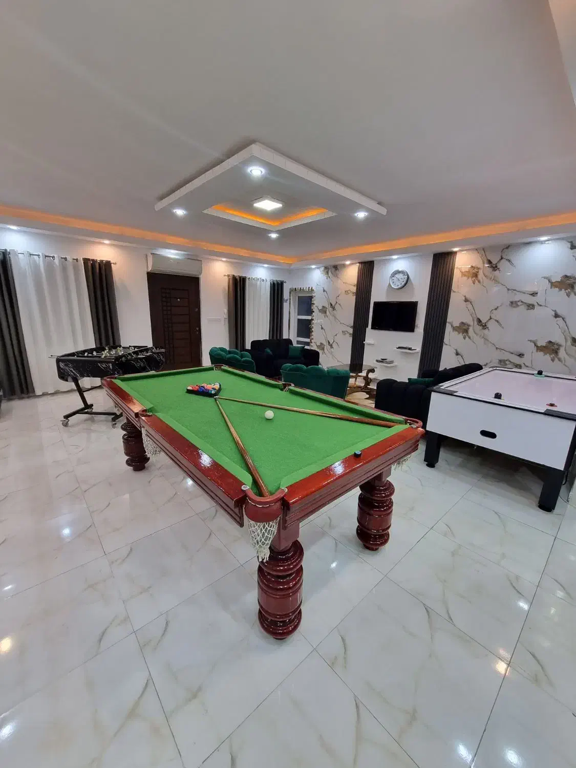 ویلا استخردار ۳خواب دربست با ۳تا وسایل بازی|اجارهٔ کوتاه‌مدت ویلا و باغ|تنکابن, |دیوار