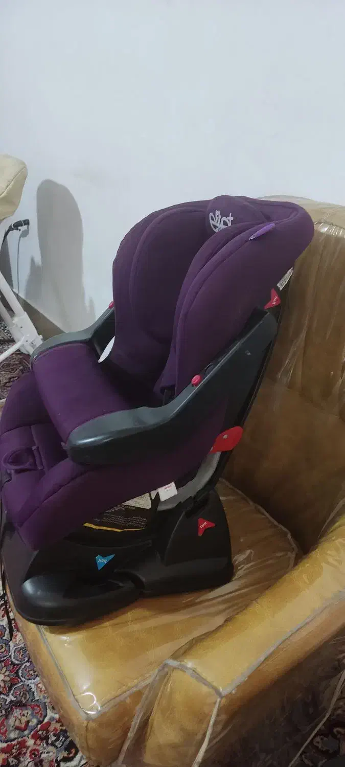 صندلی ماشین کودک در حد نو|تخت و صندلی بچه|صدرا-فارس, فاز ۲|دیوار