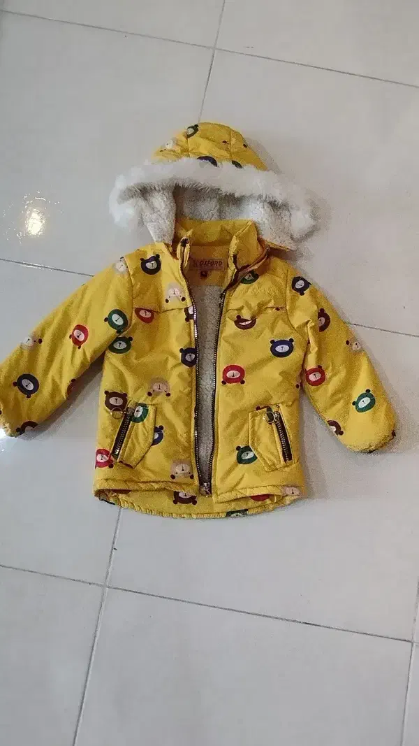 کاپشن بچه گانه تمیز و سالم ۴۰۰ خزدار گرم|کفش و لباس بچه|لاهیجان, پردسر|دیوار