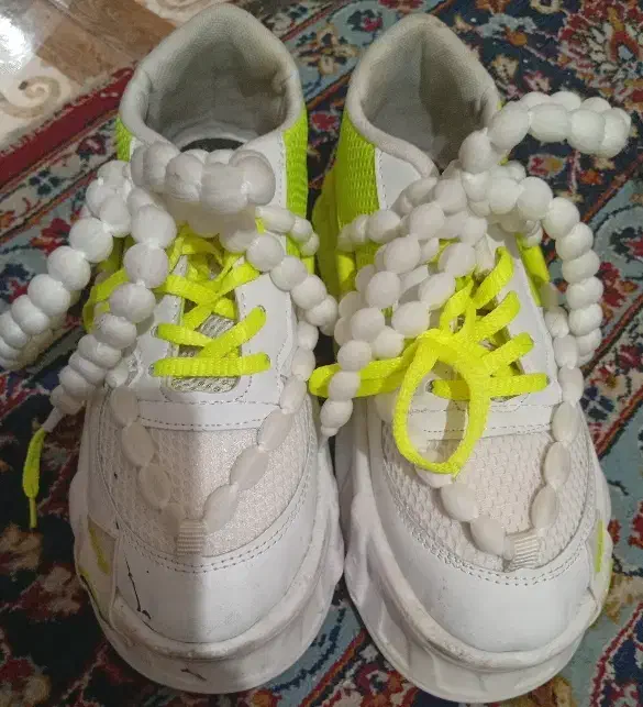 کفش|کیف، کفش، کمربند|شیراز, نیستان|دیوار