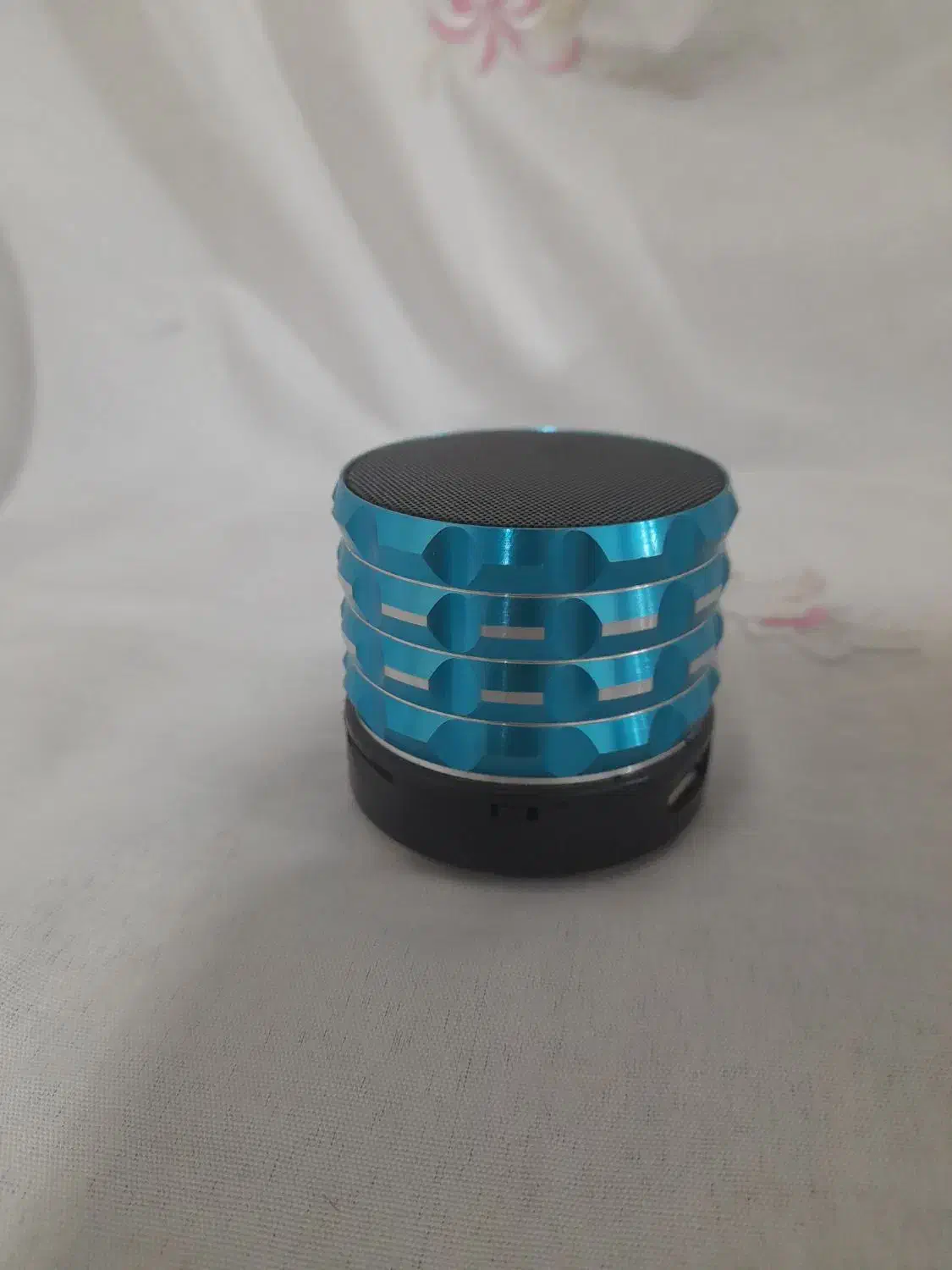 دو عدد اسپیکر کوچک|پخش‌کننده همراه|پاکدشت, پاکدشت (مامازند)|دیوار