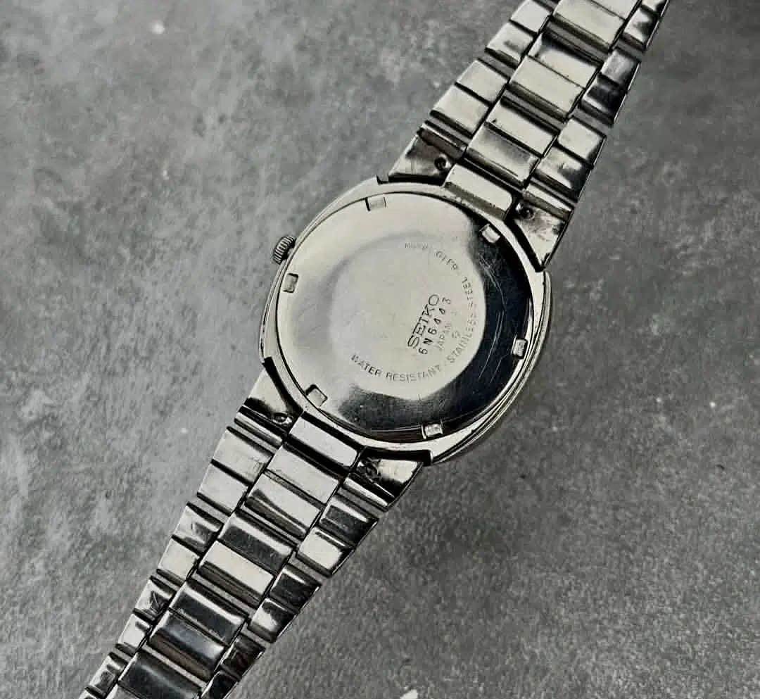 ساعت مچی قدیمی سیکو|ساعت|مهاباد (آذربایجان غربی), |دیوار