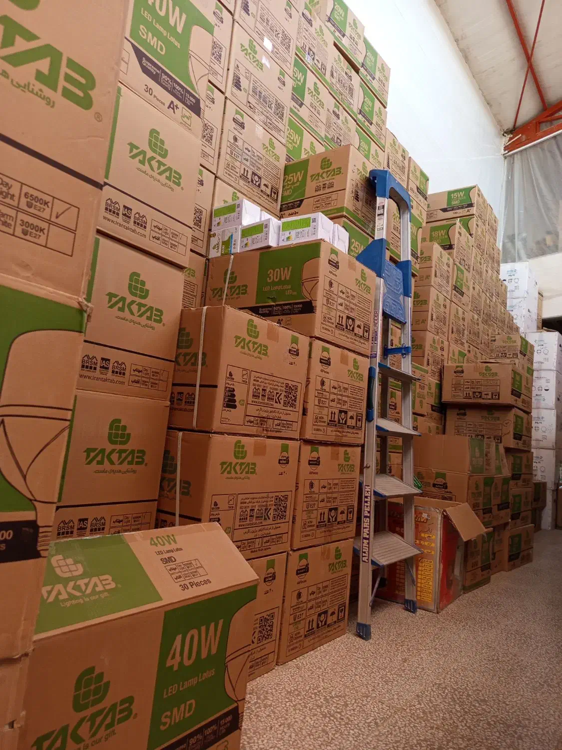 فروش انواع لوازم الکتریکی ساختمان تحویل رایگان|لامپ و چراغ|اصفهان, سپاهانشهر|دیوار