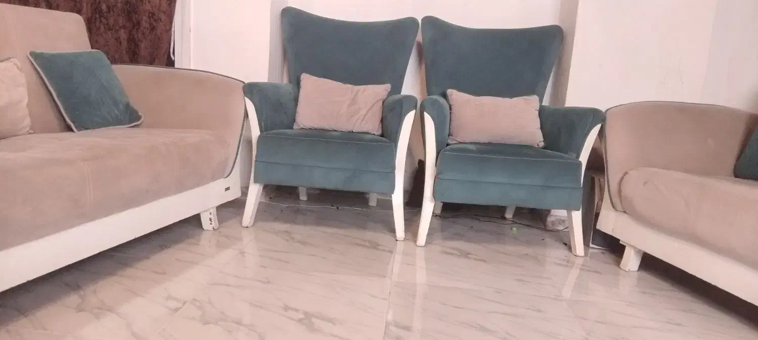 مبل هفت نفره در حد نو|مبلمان خانگی و میز عسلی|رشت, شالکو|دیوار