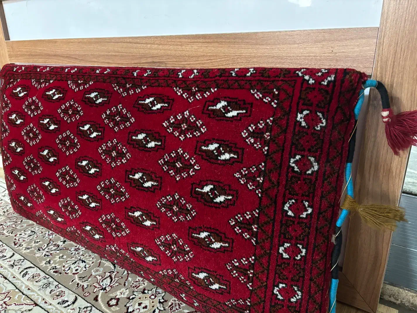 پشتی ترکمن|پشتی|شیراز, کلاهدوز|دیوار