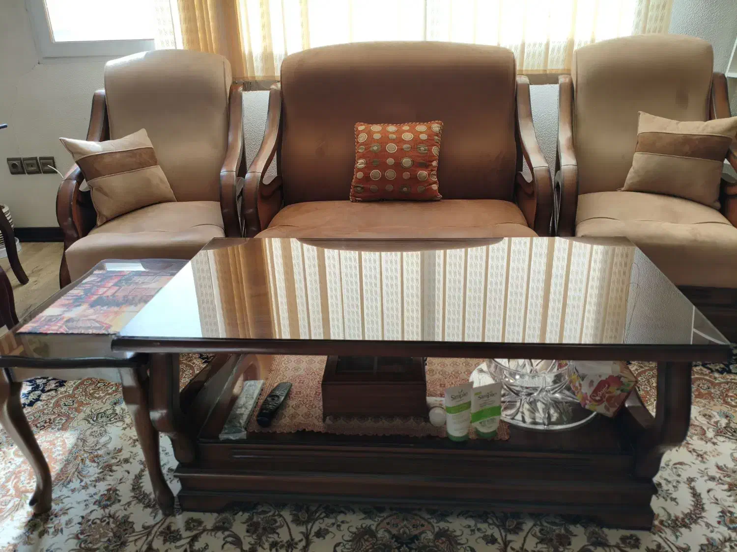 مبل راحتی هشت نفره با میز و عسلی|مبلمان خانگی و میز عسلی|شاهین‌شهر, عطار|دیوار