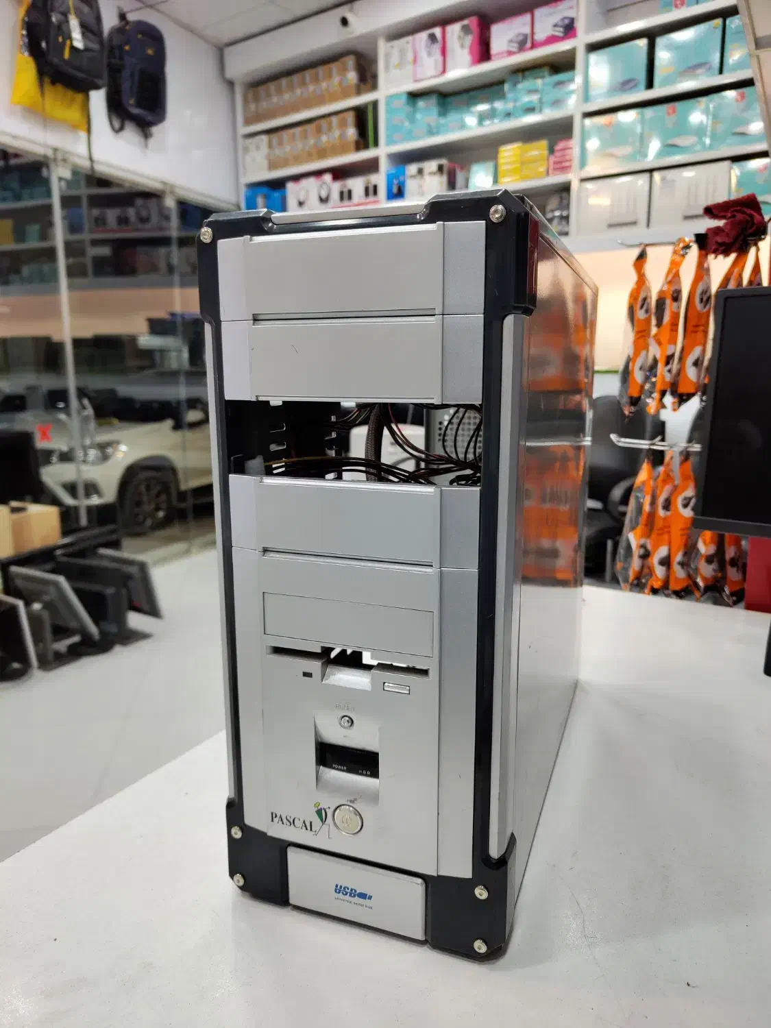 سیستم کامپیوتر|رایانه رومیزی|سبزوار, نواب صفوی|دیوار