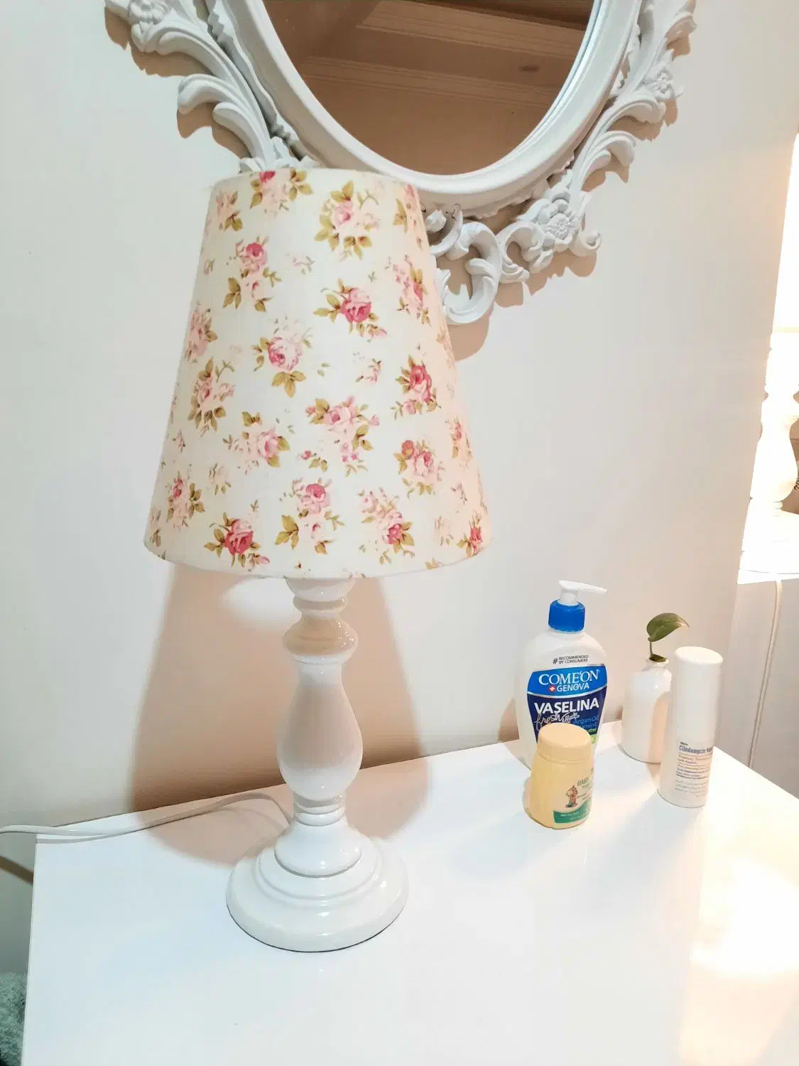 ۱ عدد آباژور فرانسوی با شیلد|چراغ خواب و آباژور|تهران, نیروی هوایی (پیروزی)|دیوار