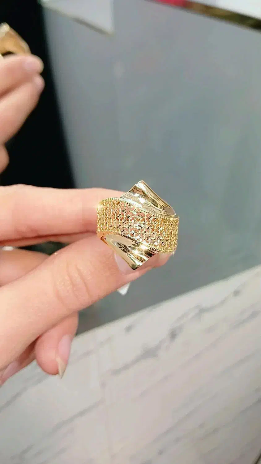 انگشتربزرگ|جواهرات|مراغه, |دیوار