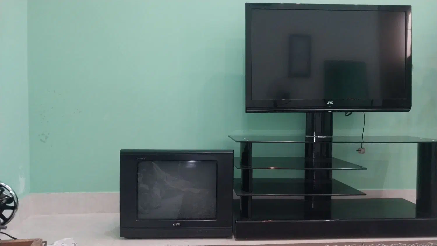 تلویزیون 21 اینچ + صندلی گردان|تلویزیون و پروژکتور|کاشان, فاز ۲ ناجی آباد|دیوار