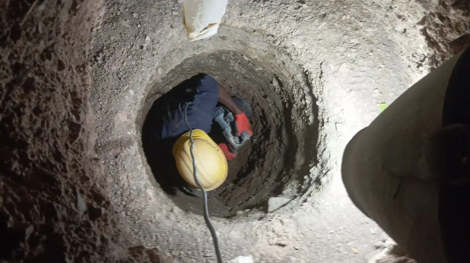 چاه کن.مغنی|خدمات پیشه و مهارت|گناباد, |دیوار