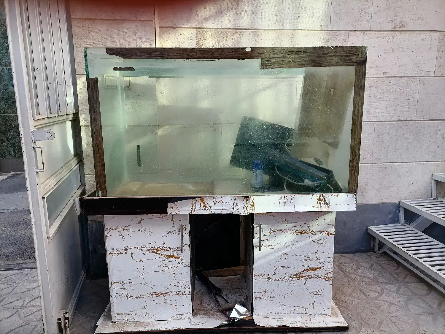 آکواریوم|ماهی|اندیشه, اندیشه فاز ۳|دیوار