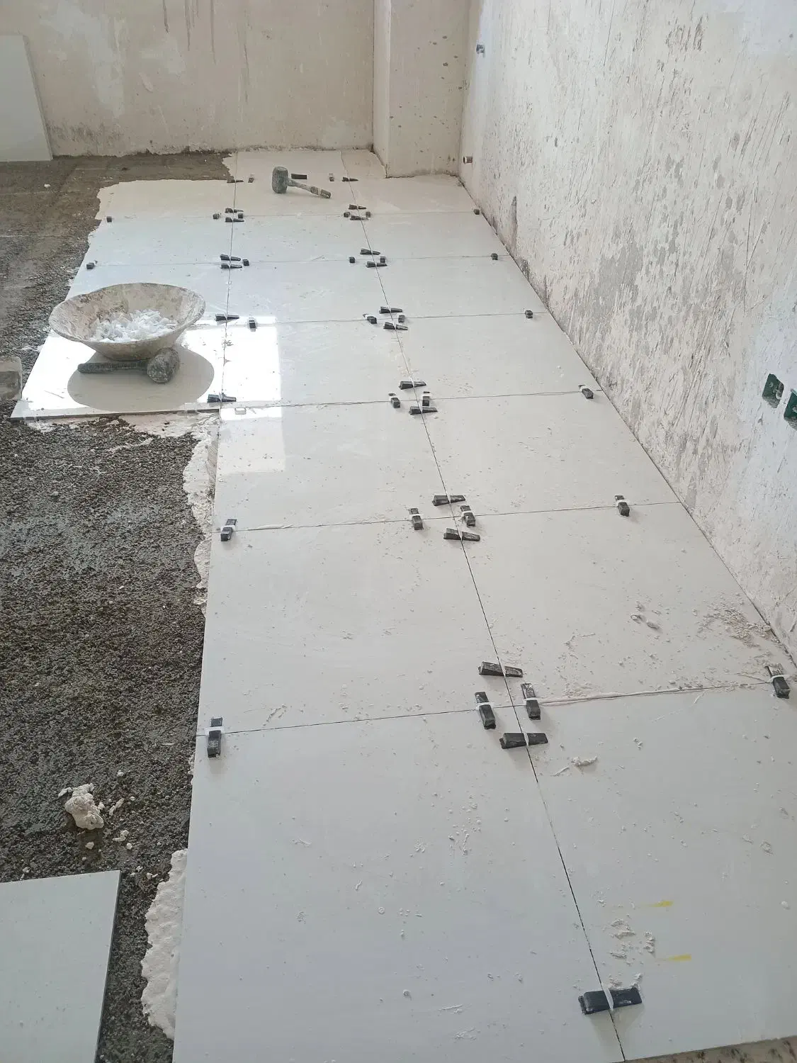 انجام کاشی کاری رفع نم حمام وتوالت|خدمات پیشه و مهارت|ملایر, |دیوار