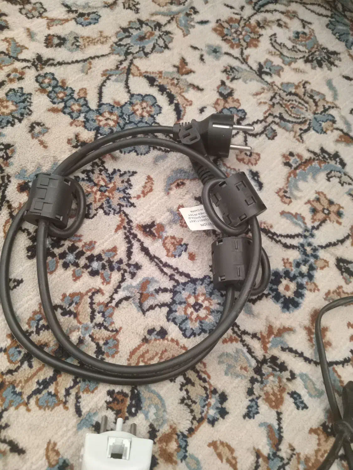 رادیوقدیمی وکابل تلوزیون کاملاسالم|صوتی و تصویری|تهران, علم و صنعت|دیوار