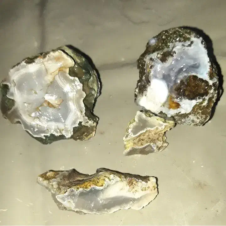 تعدادی سنگ|جواهرات|اندیشه, اندیشه فاز ۴|دیوار