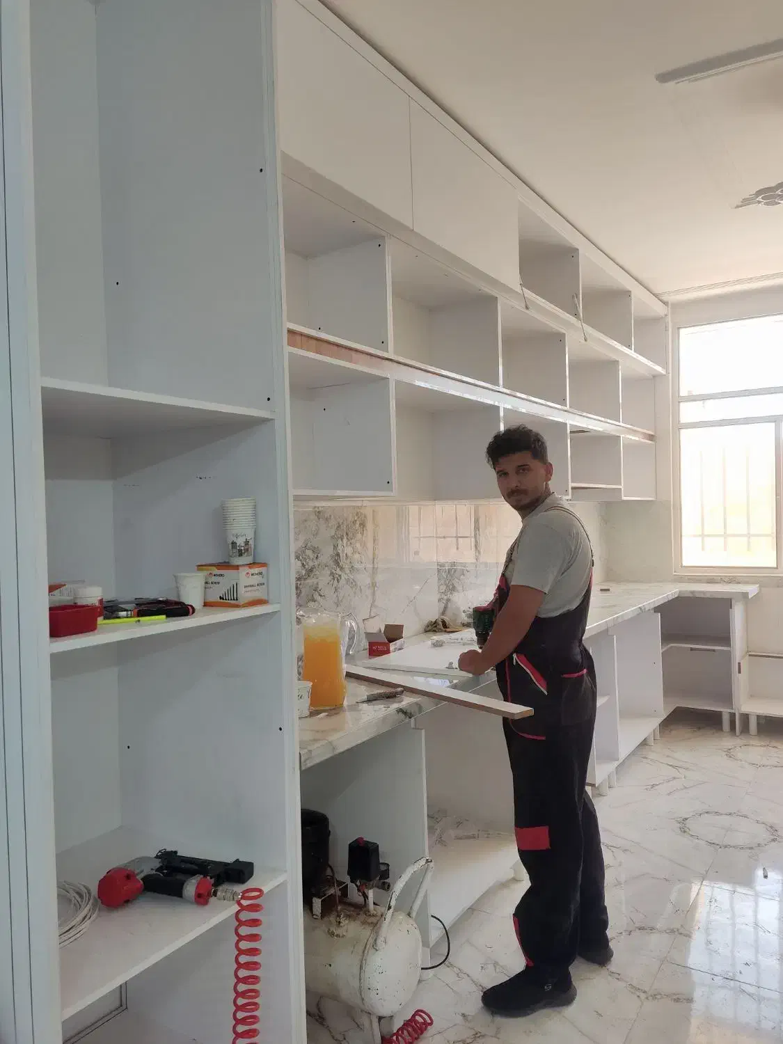 شاگرد وردست کابینت - ماهی ۶ تومن|استخدام معماری، عمران و ساختمانی|رباط‌کریم, رباط‌کریم|دیوار
